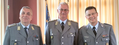 Der neue Kommandeur des Landeskommandos Oberst Halvor Adrian, der Landesvorsitzende des Reservistenverbandes Oberstleutnant d.R. Hans Thiele und der „alte“ Kommandeur Oberst Axel Lautenschläger