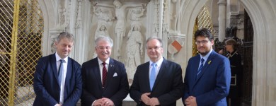 Bei der Präsentation des sanierten Domlettners im Magdeburger Dom am 25. Oktober der Stadtratsvorsitzende Andreas Schumann MdL, der Vorsitzende des Fördervereins Dom zu Magdeburg e.V. Stephen Gerhard Stehli, Ministerpräsident Dr. Reiner Haseloff MdL und Tobias Krull MdL. (v.l.n.r.)