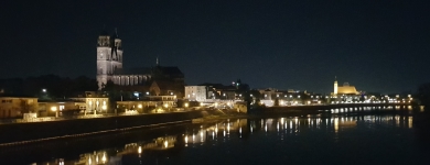 Das Elbufer am Abend