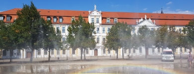 Blick auf den Landtag mit Wasserspiel