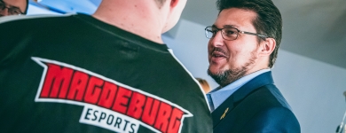 Im Gespräch mit Martin Müller vom Magdeburger eSport e.V. (Photo Maria Manneck)