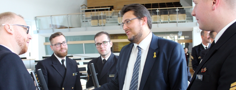 Gespräch mit Besatzungsmitgliedern im Landtag (Photo Antonia Fritsche)