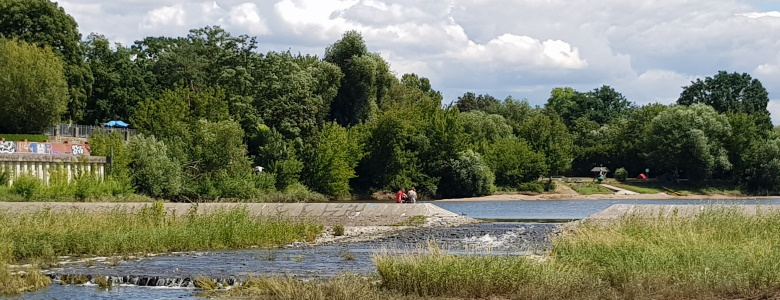 Der Cracauer Wasserfall, derzeit mit wenig Wasser.