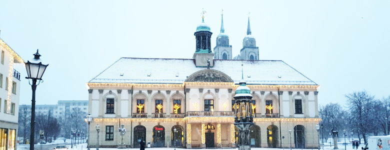 Das Magdeburger Rathaus im Winterkleid