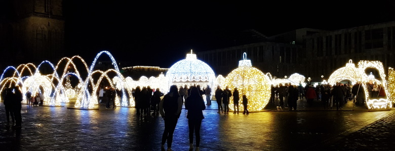 Ein Teil der Magdeburger Lichterwelt auf dem Domplatz