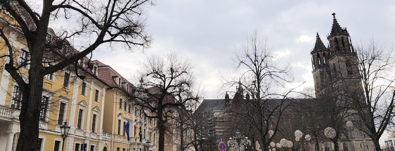 Blick auf Gebäude am Domplatz