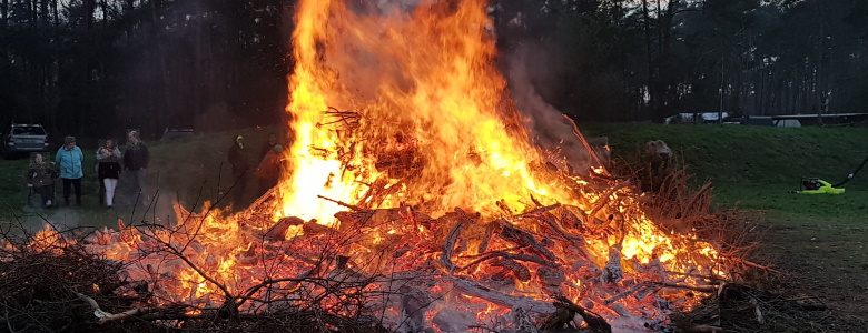 Osterfeuer in Randau