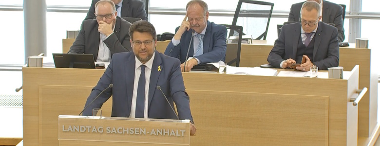 Tobias Krull bei einer Landtagsrede
