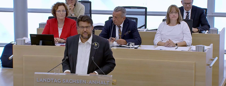 Tobias Krull bei einer Landtagsrede
