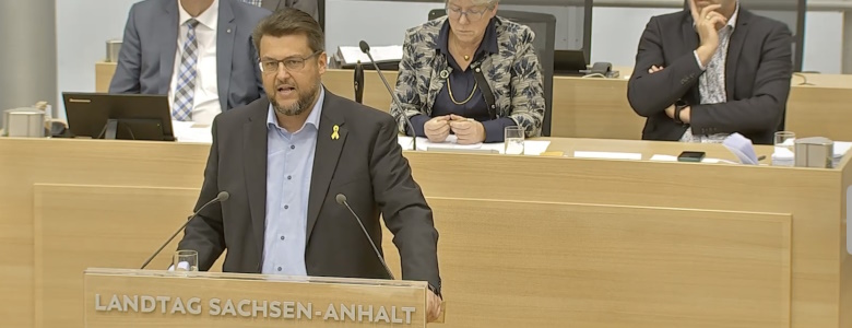 Tobias Krull bei einer Landtagsrede