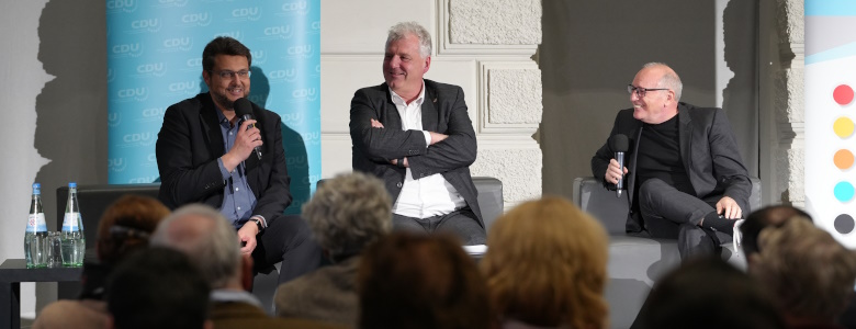 Tobias Krull (g.l.) bei einer Veranstaltung der CDU-Landtagsfraktion