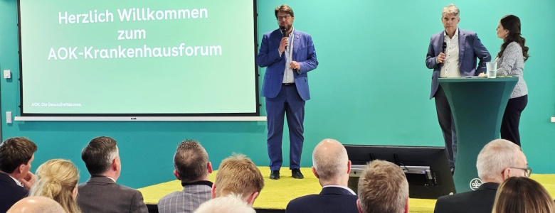 Tobias Krull spricht beim AOK Krankenhausforum