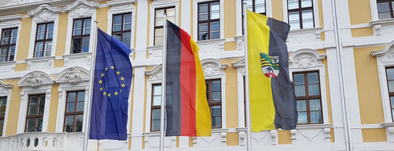 Flaggen vor dem Landtag